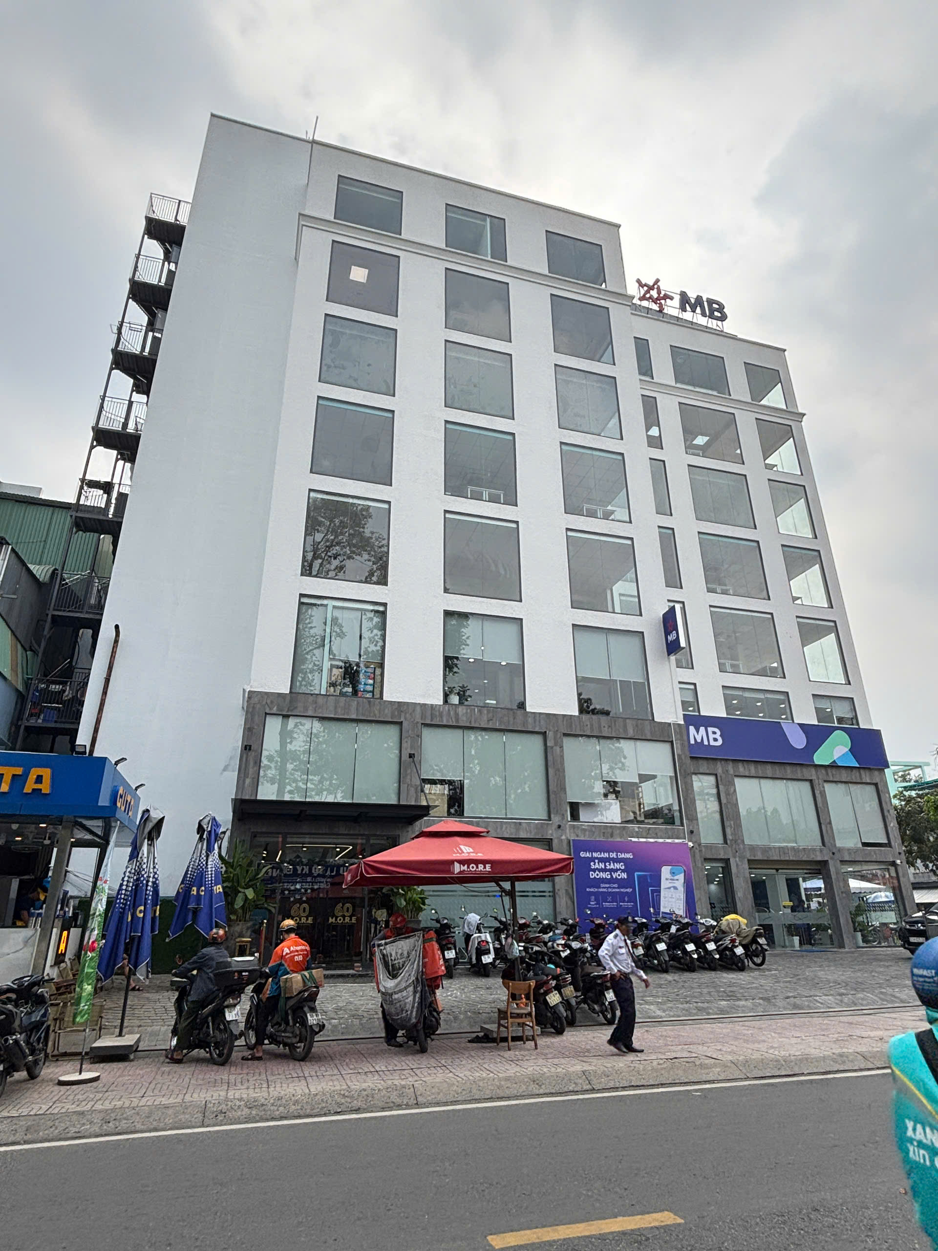 Lắp đặt hệ thông máy lạnh Toà nhà More